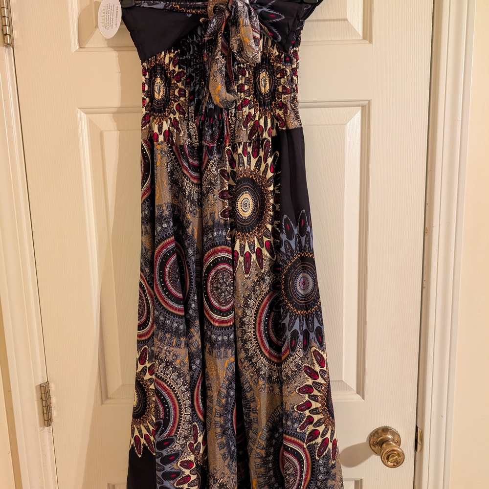 Elegant Black and Gold Maxi Dress